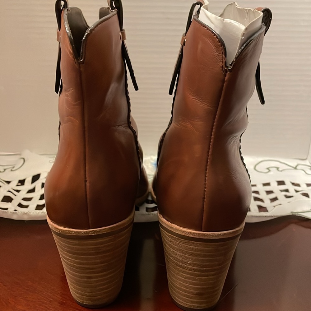 BASS Leather SOPHIA Western Ankle Boots Color Whiskey 10M - Picture 3 of 4